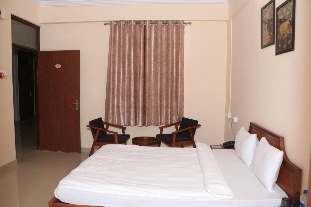 DWARKA KUNJ photo 3