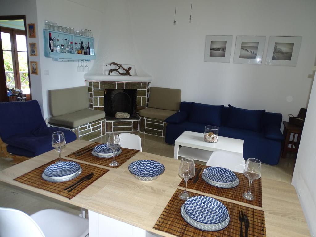 Front of the sea Elia Apartment photo 4