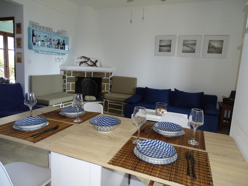 Front of the sea Elia Apartment photo 3