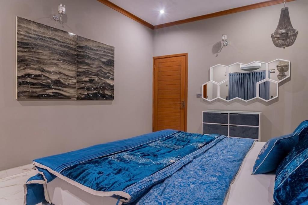 Royal FF,AC/Hygiene house 24/7 security modern photo 2
