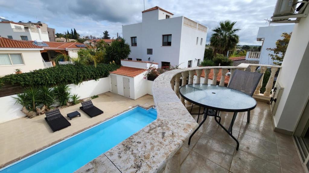 Cheerful 2-bedroom Villa with private pool photo 1
