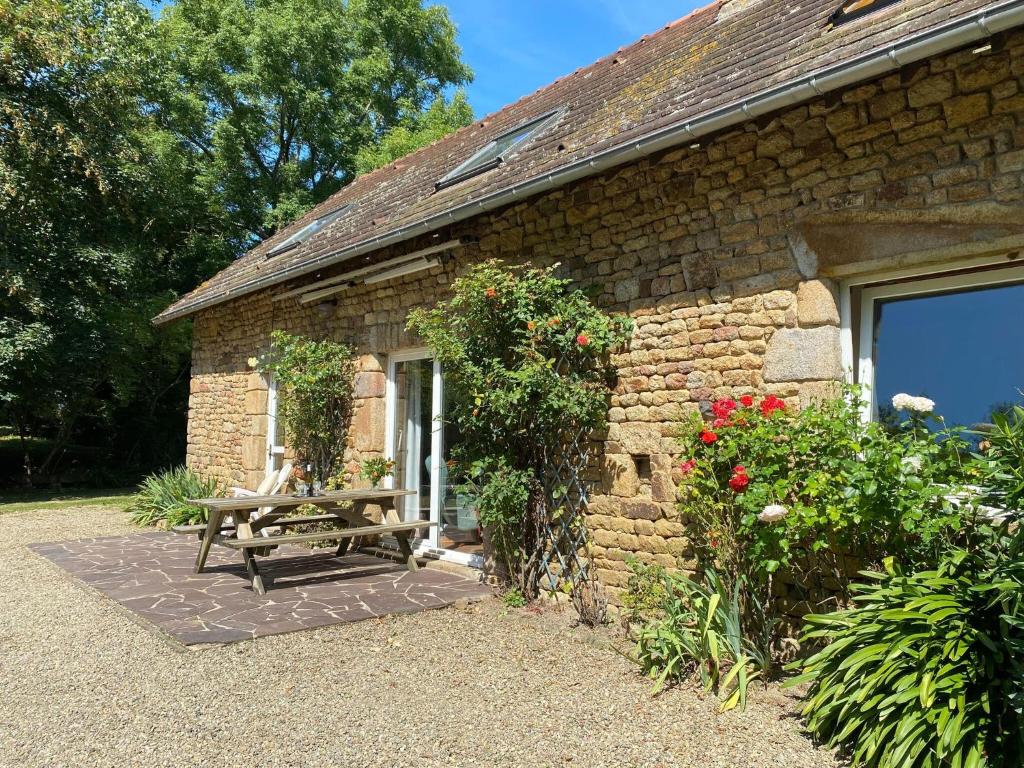 Charming farmhouse near the bay of Mont St Michel photo 1