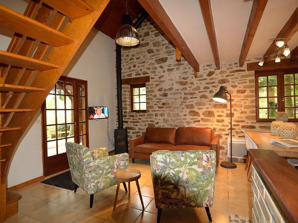 Serene Holiday Home in Cussac with Private Terrace Barbeque photo 2