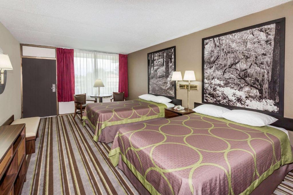 Super 8 by Wyndham Valdosta Mall photo 4