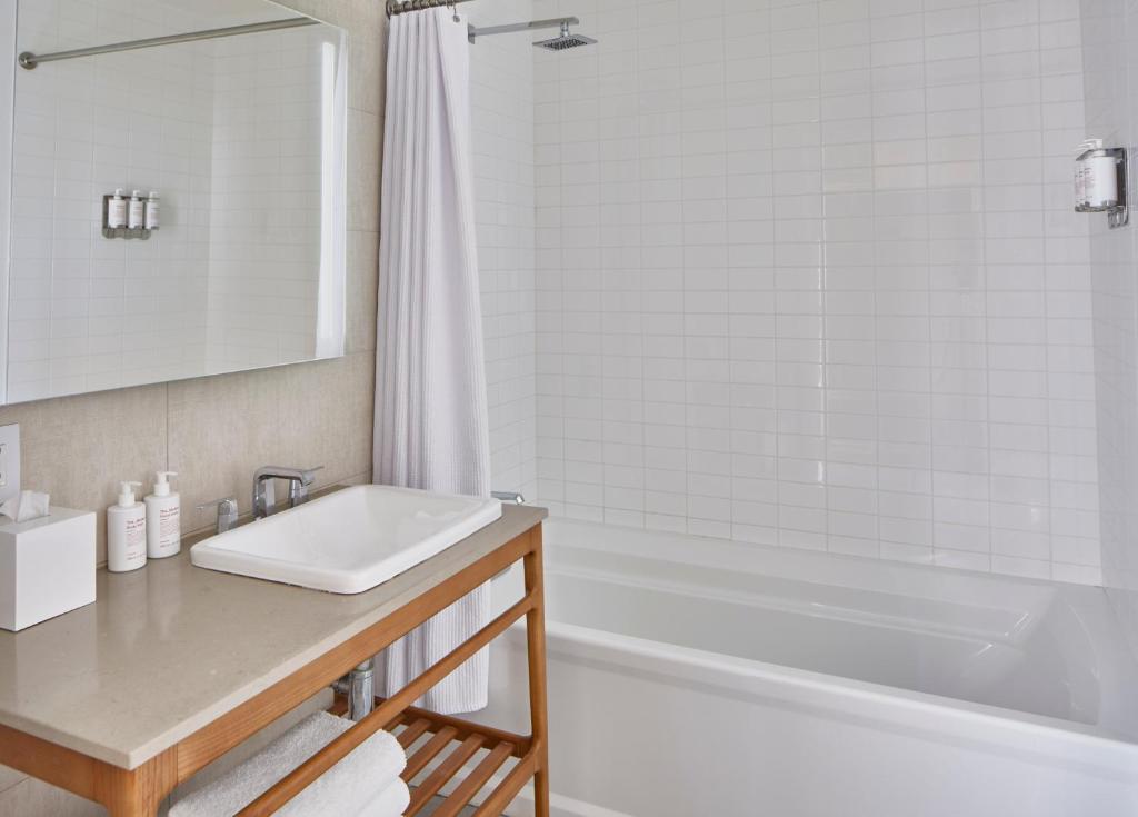 The Sarasota Modern, a Tribute Portfolio Hotel photo 3