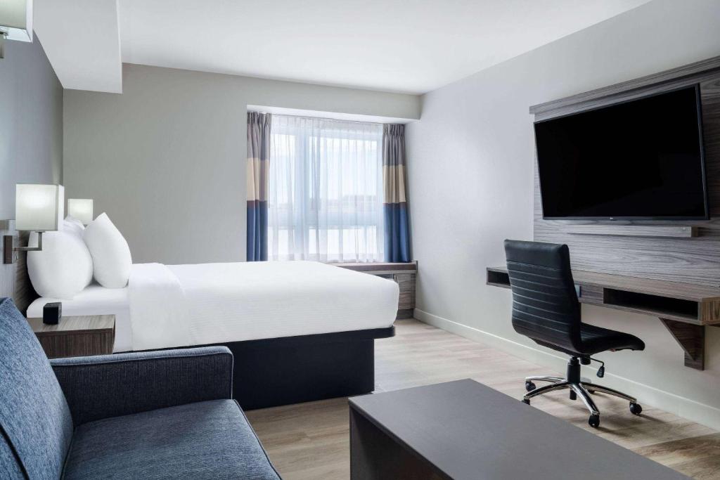 Microtel Inn & Suites by Wyndham Kanata Ottawa West photo 1