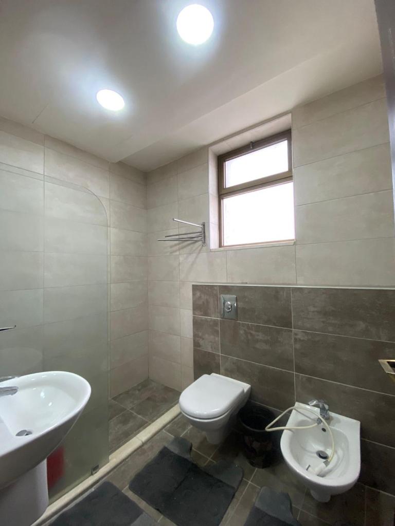 2 bedroom apartment in abdoun photo 4