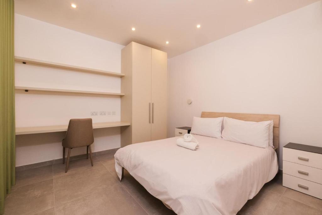 Swieqi 3 bedroom apartment 1 photo 1