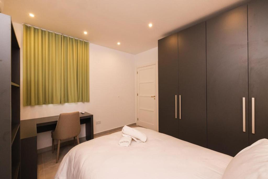 Swieqi 3 bedroom apartment 1 photo 2