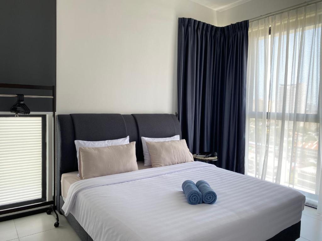Urban Suites Jelutong 3BR Infinity Pool photo 4
