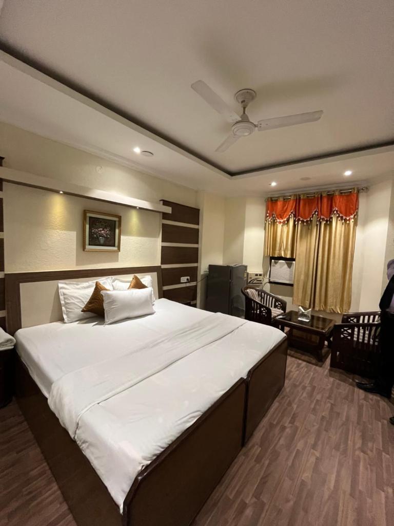 Hotel Vasu International photo 1