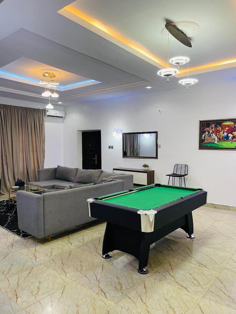 Stylez Apartment photo 2