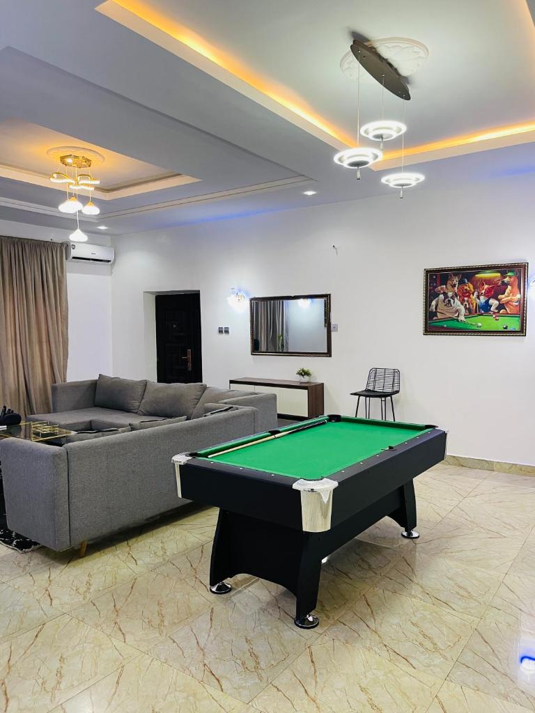 Stylez Apartment photo 4