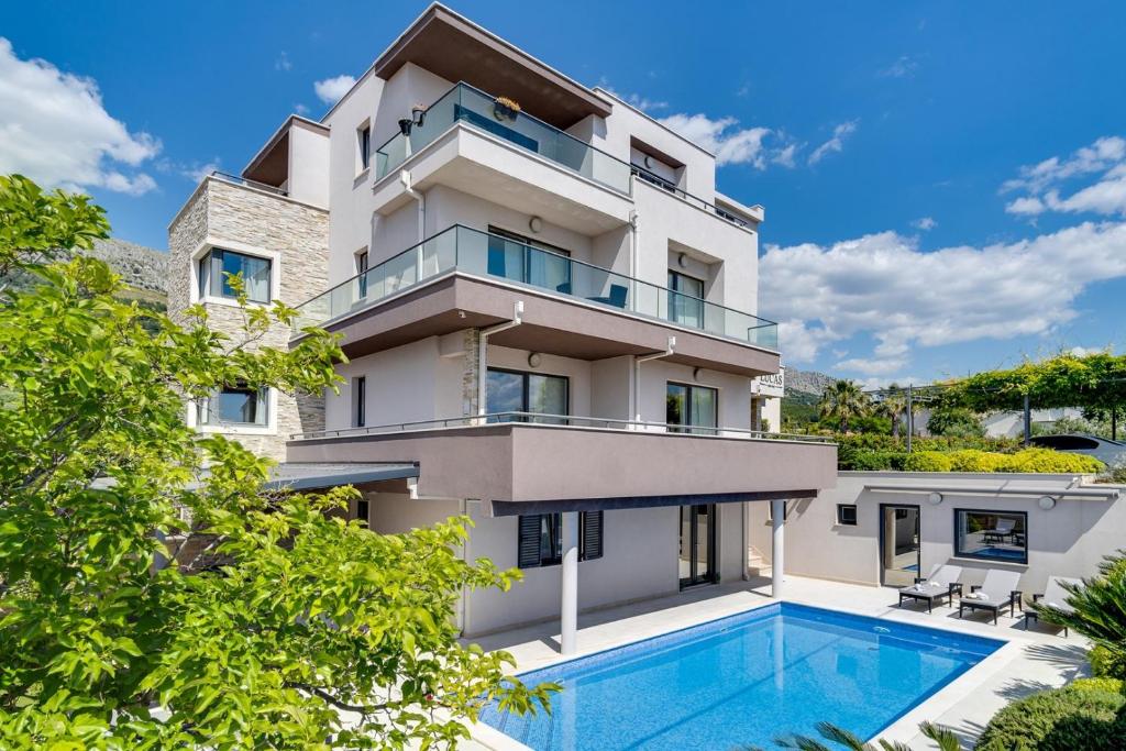 Luxury Villa Lucas with heated pool, whirlpool, sauna, 14 pax