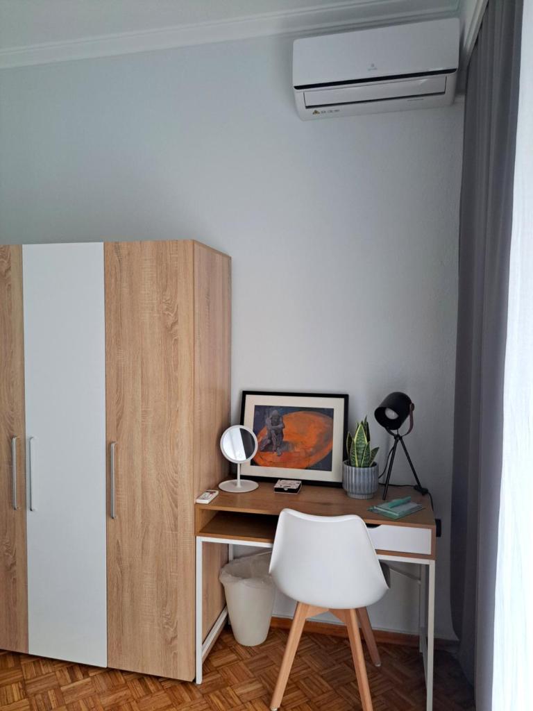 Stylish City Center Apartment photo 4