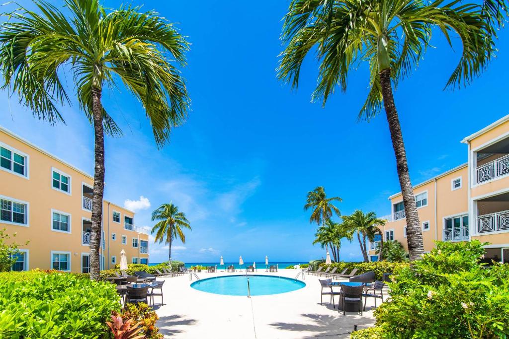 Modern Regal Beach Club Condo on Seven Mile Beach photo 2
