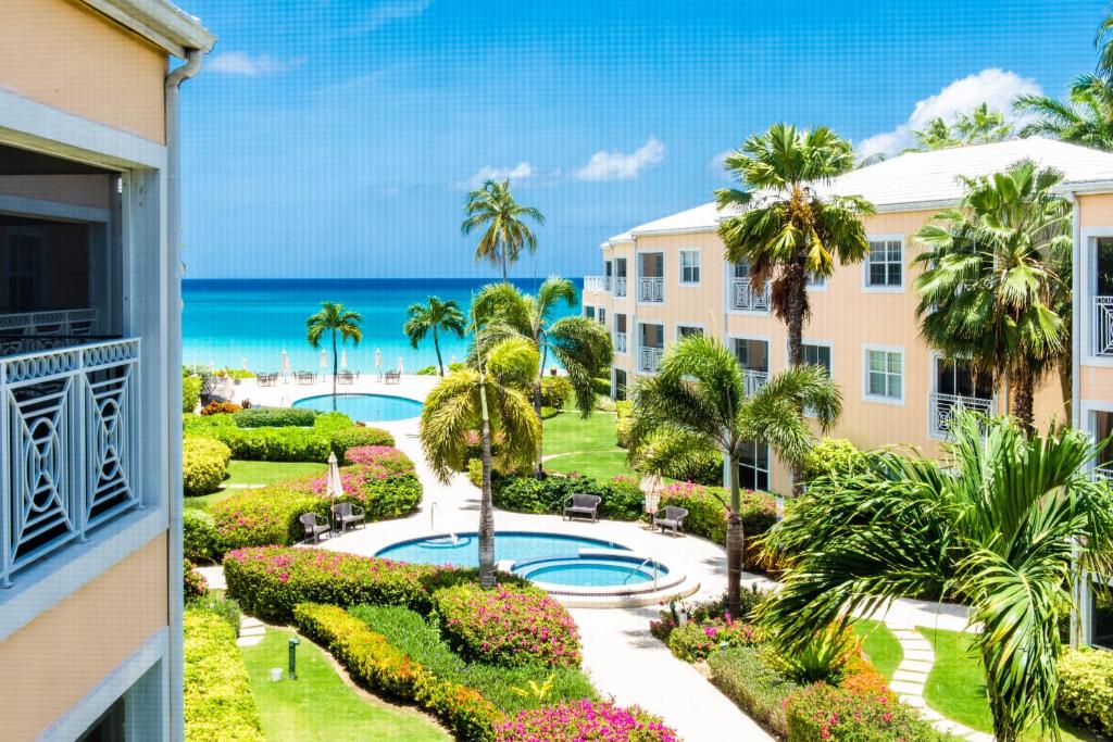 Modern Regal Beach Club Condo on Seven Mile Beach photo 3