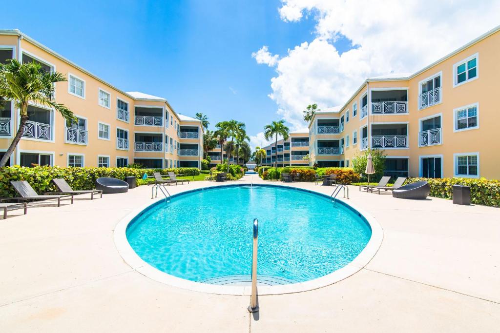 Modern Regal Beach Club Condo on Seven Mile Beach photo 4