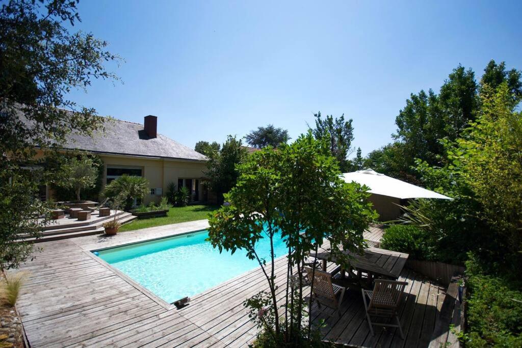 Oasis de détente, 8 chambres, piscine et sauna.
