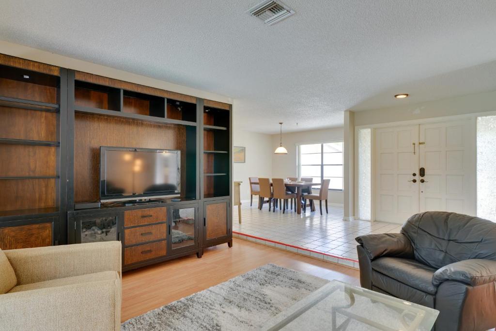 Fort Myers Home, Lanai and Private, Heated Pool photo 3