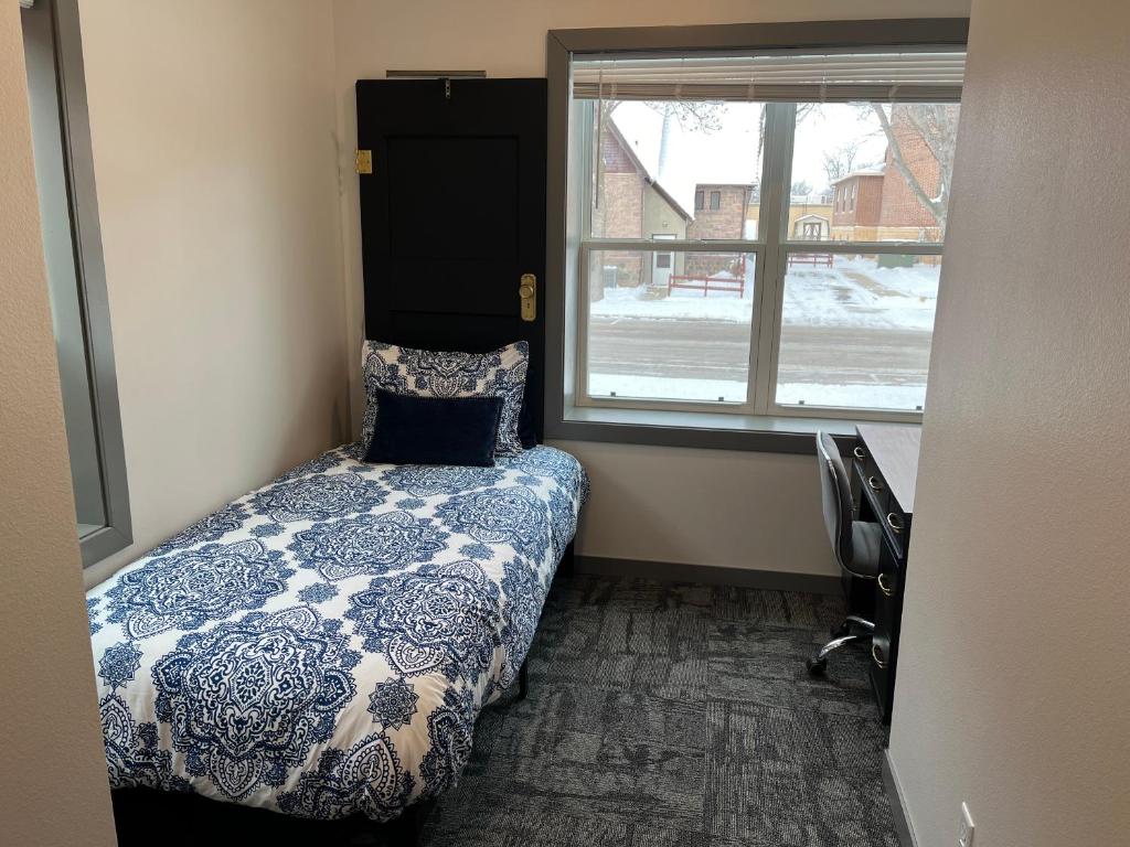 Downtown 2BR Apartment photo 2