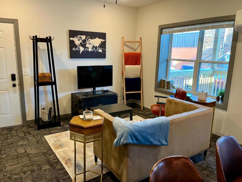 Downtown 2BR Apartment photo 3