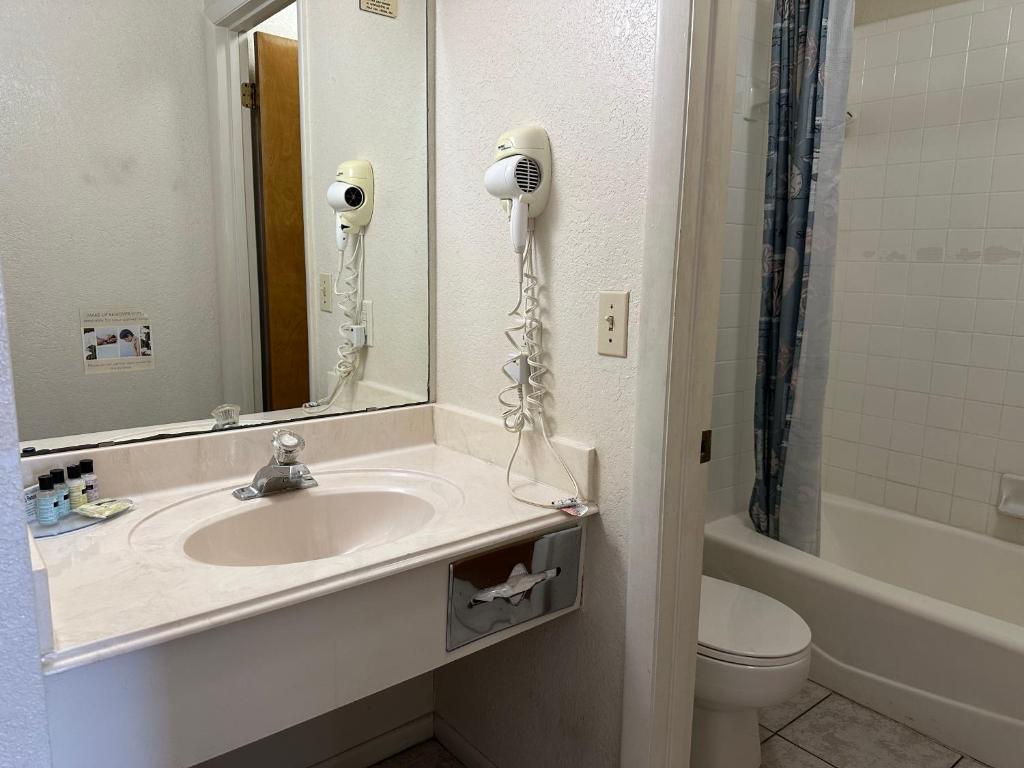 Sunset Inn and Suites photo 3