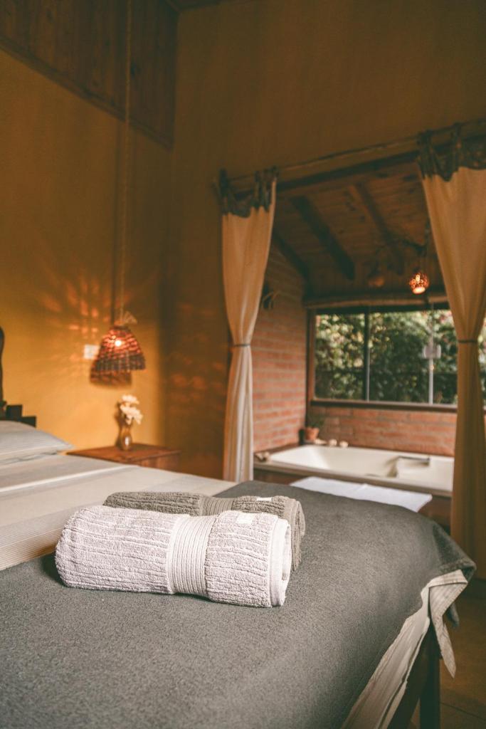 Casa Pedacinho de Céu com banheira de hidromassagem e lareira photo 4