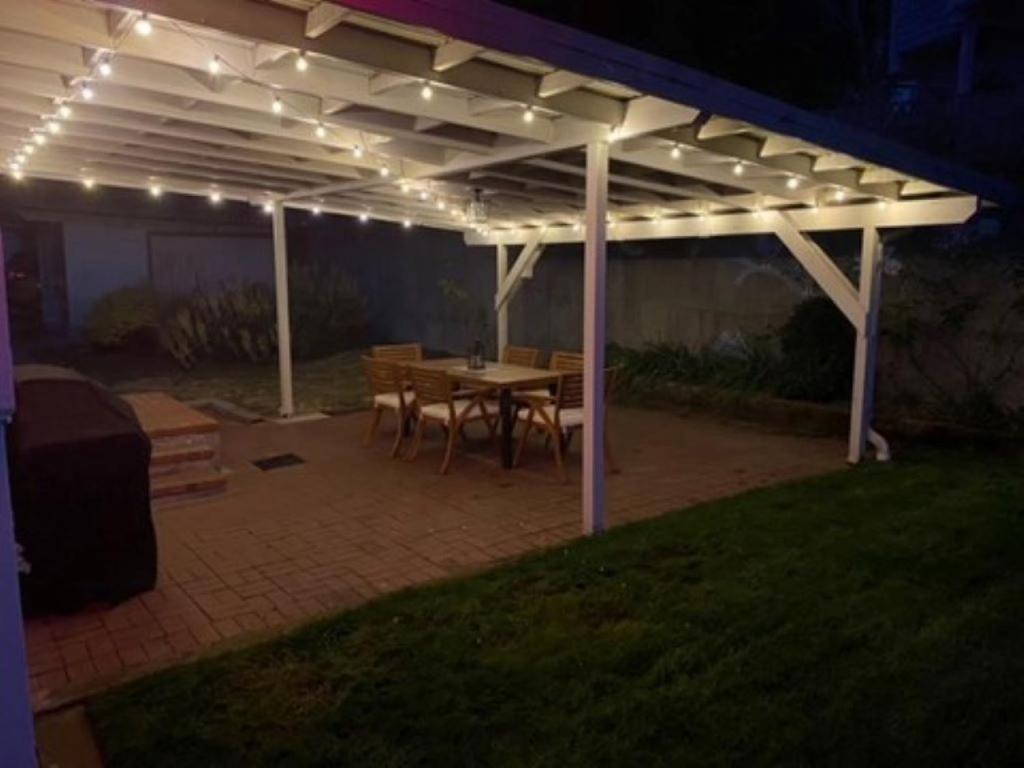 116 - Inviting Waterfront Haven BBQ photo 3