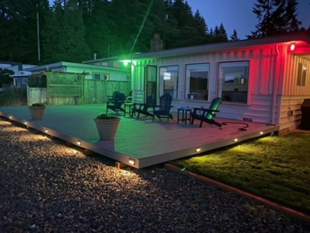 116 - Inviting Waterfront Haven BBQ photo 4
