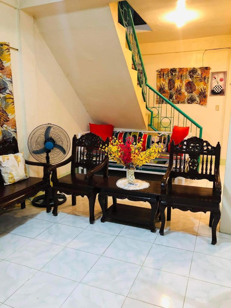 15pax-U2-Rose&Fer Vigan Transient-Near Calle Crisologo photo 1