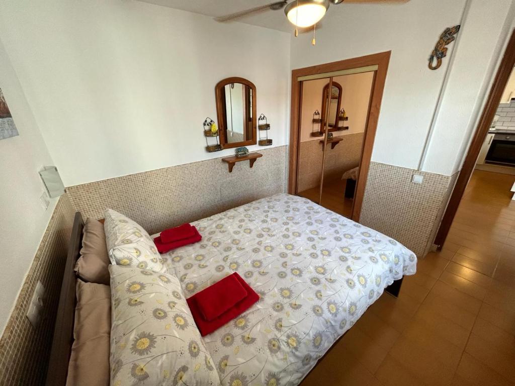 Lovely newly refurbished 1 Bedroom Flat Minutes From Sandy Beach,private terrace photo 2
