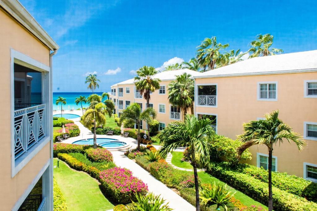 Modern Regal Beach Club Condo on Seven Mile Beach photo 1