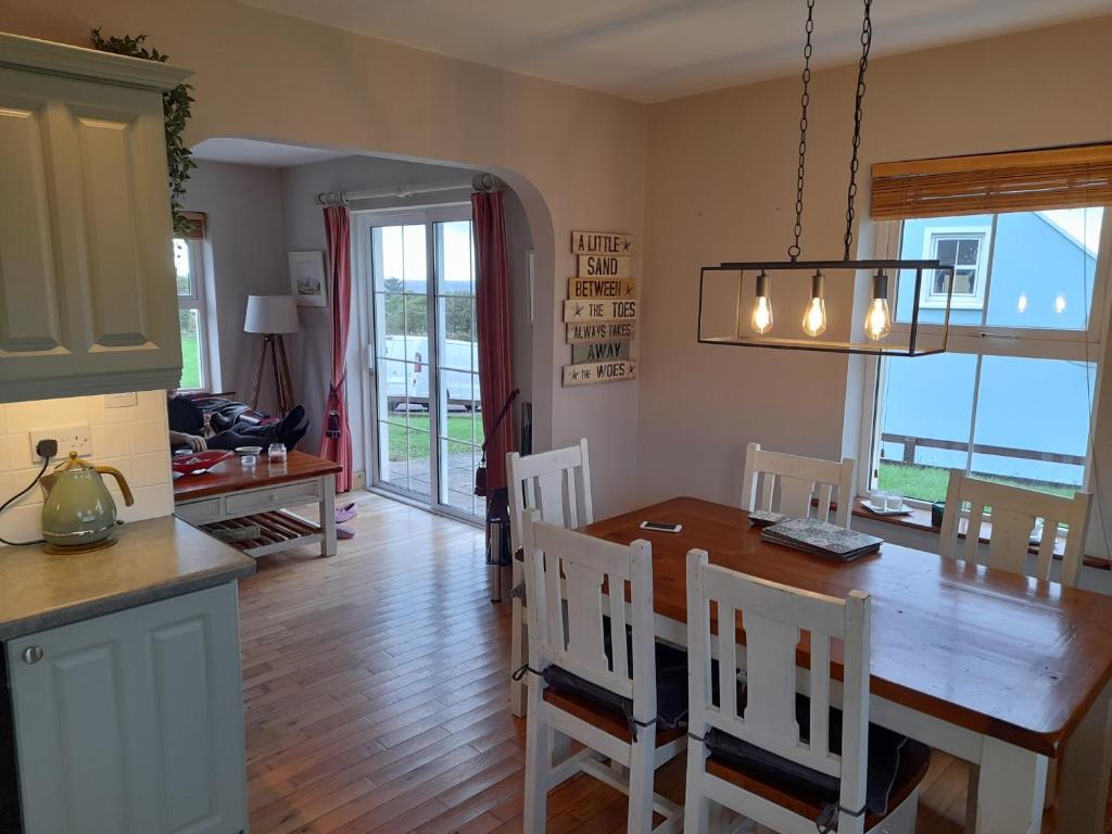 House Overlooking Ballinskelligs Bay photo 3
