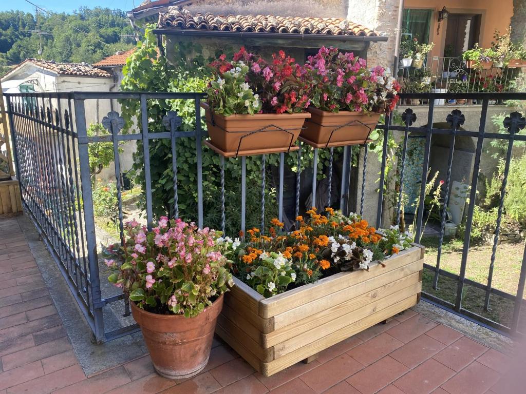 Lovely Tuscan Mountain Village photo 2