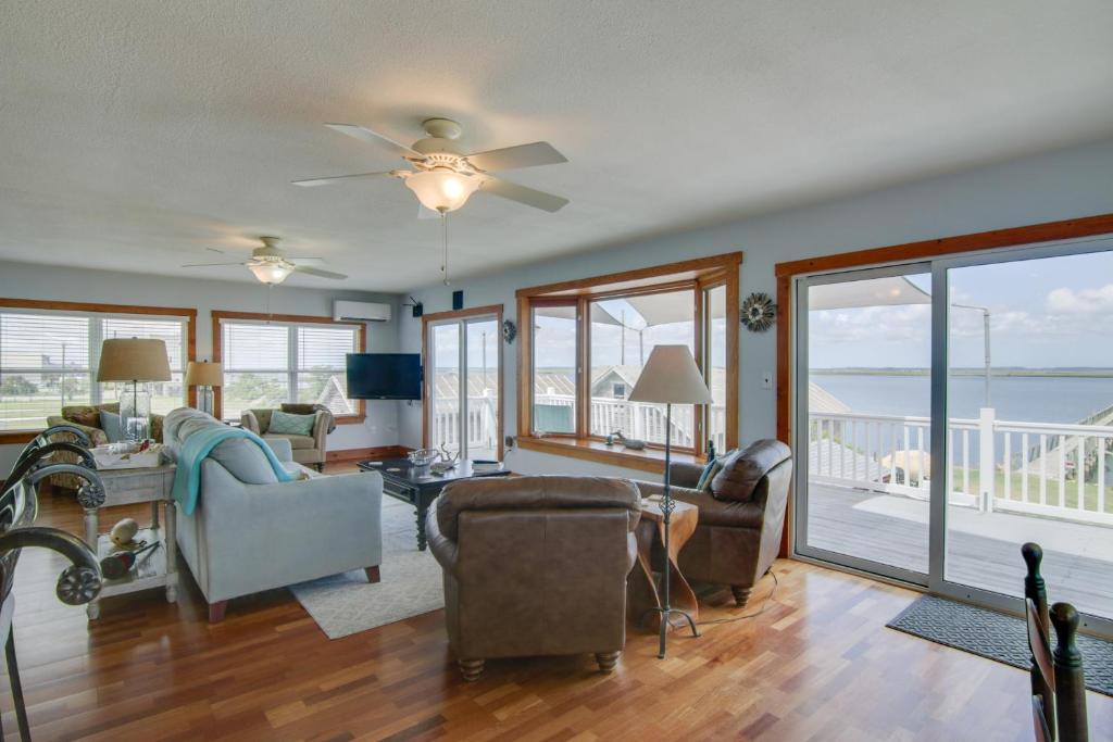 Bayfront Chincoteague Getaway with Fire Pit! photo 2