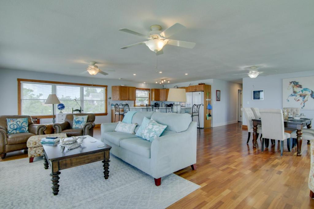 Bayfront Chincoteague Getaway with Fire Pit! photo 4