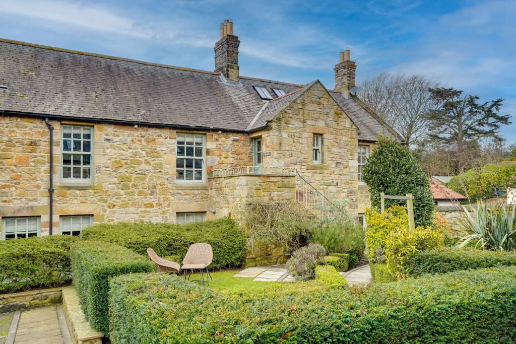 Pope Lodge: Stunning Stone Coach House Conversion