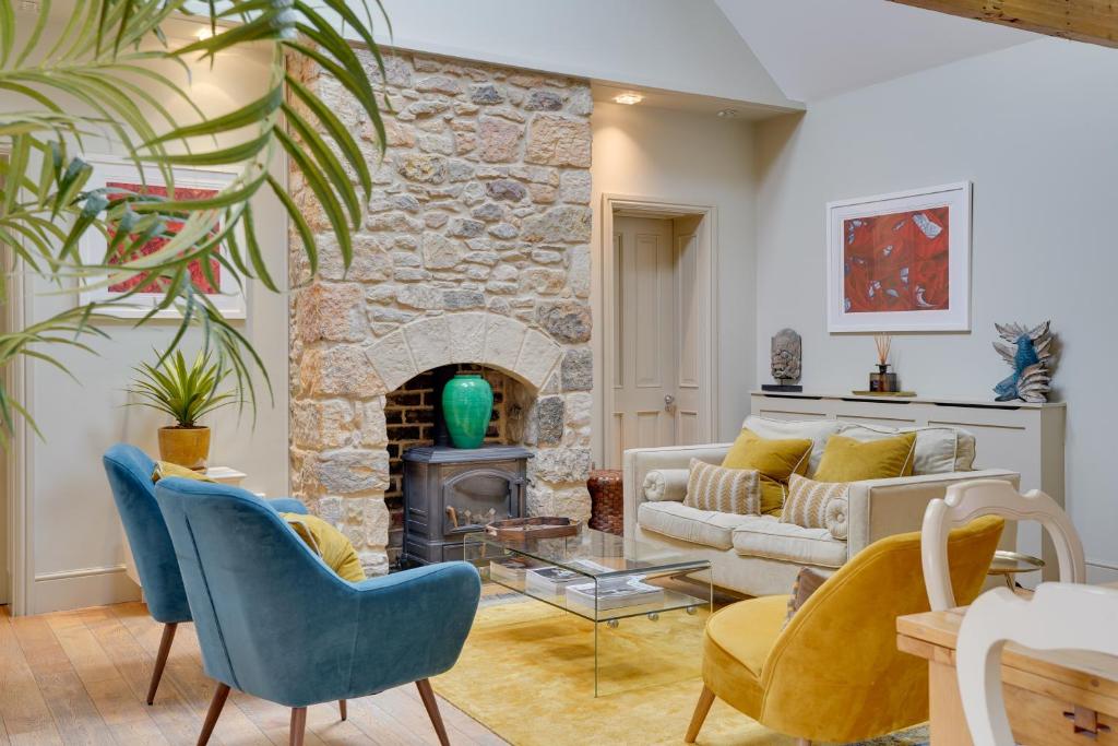 Pope Lodge: Stunning Stone Coach House Conversion photo 1