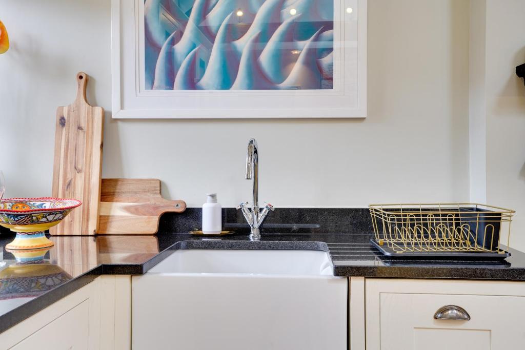 Pope Lodge: Stunning Stone Coach House Conversion photo 3