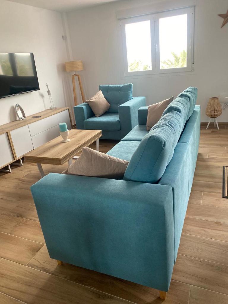 This spectacular 3-bedroom apart photo 2
