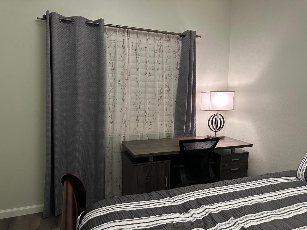 Cozy private rooms in Eastvale image