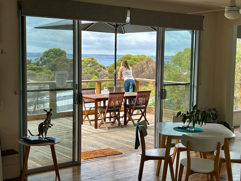 Sunrise on Falie Seaview Eco Accommodation photo 3