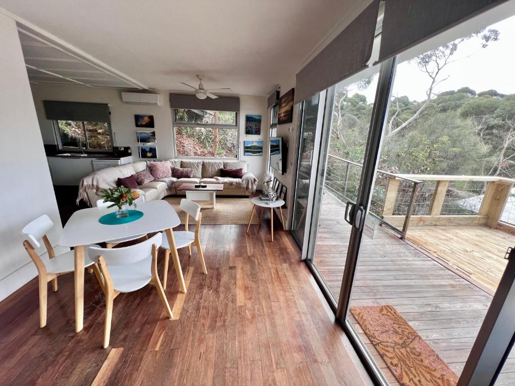 Sunrise on Falie Seaview Eco Accommodation photo 4