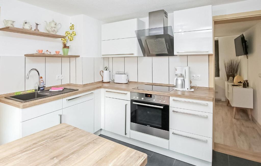 1 Bedroom Stunning Apartment In Waren mritz Ot Jge photo 4