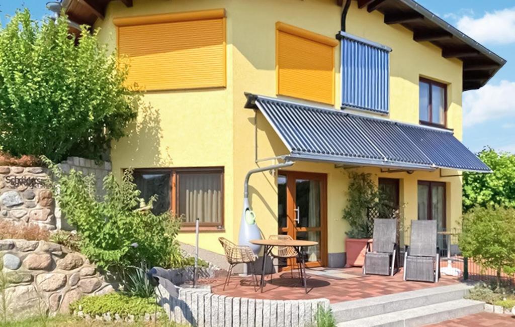 Cozy Home In Waren mritz With Kitchen