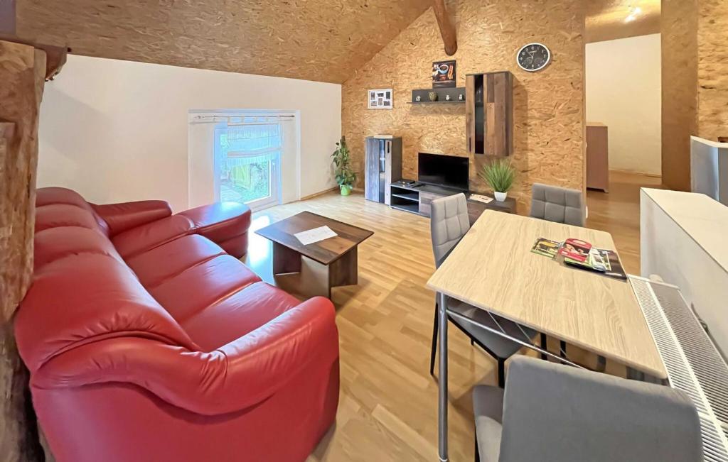Nice Apartment In Oberuckersee Ot Melzow With Kitchen photo 1