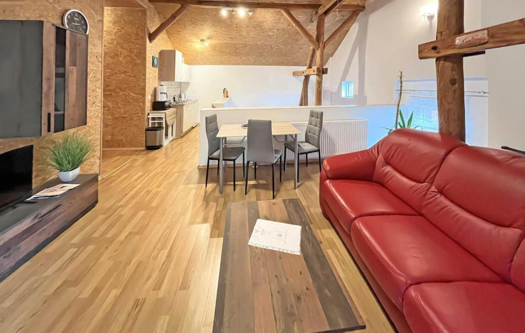 Nice Apartment In Oberuckersee Ot Melzow With Kitchen photo 3