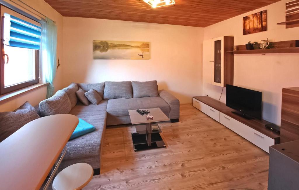 Nice Home In Oberuckersee Ot Melzow With Wifi photo 3