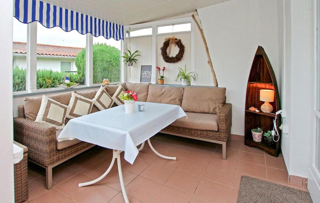 1 Bedroom Stunning Home In Kummerow photo 1